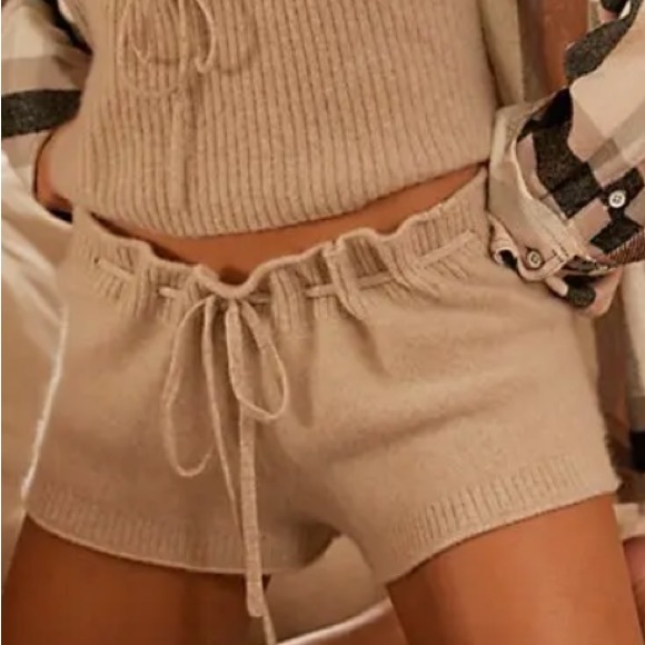 New Cashmere Free People Why We Cozy Up Med 8/10 Dark Pink Mini Shorts - Picture 7 of 8